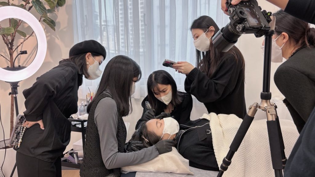 真人模特兒示範